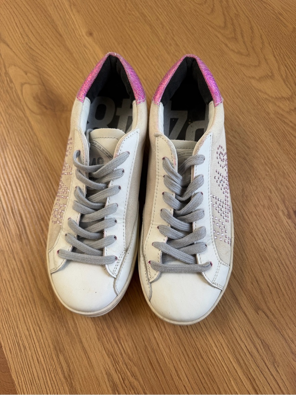 Women's Low-Top Casual Sneakers in Cream with Pink Accent